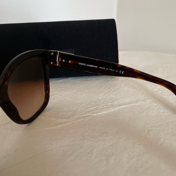 DOLCE & GABBANA Sunglasses with Sunglass Case - Picture 5 of 8